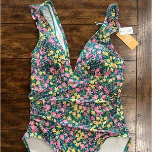 NWT women’s size medium green floral Kona Sol one-piece swimsuit by Target.